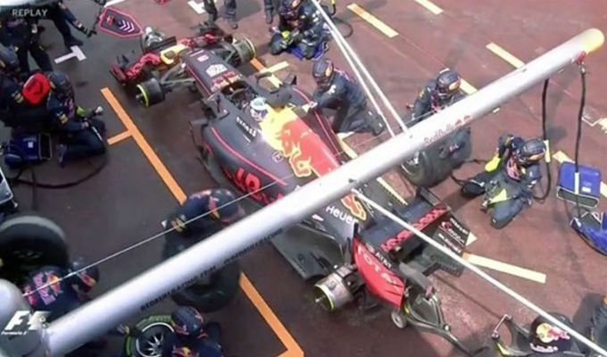 red-bull-pneumatici-box