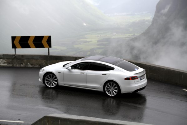 tesla-model-s-record-richieste