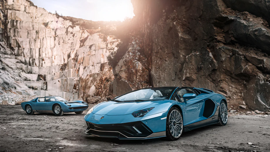 Lamborghini Aventador ultimo modello. Si torna al 1968 con un richiamo ...